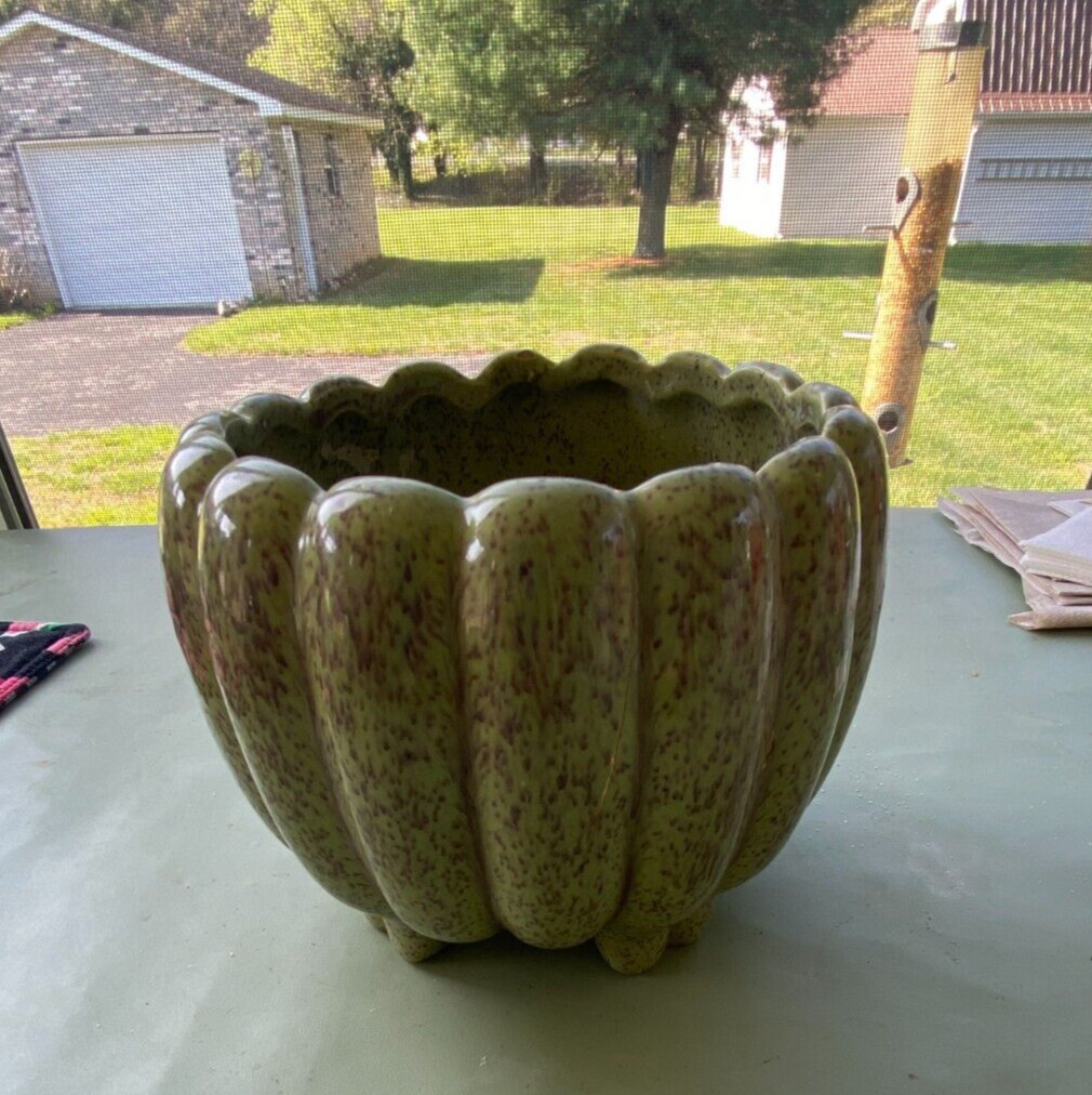 ART DECO White Pottery Green Flower Bowl Plater Vase Ribbed #1710
