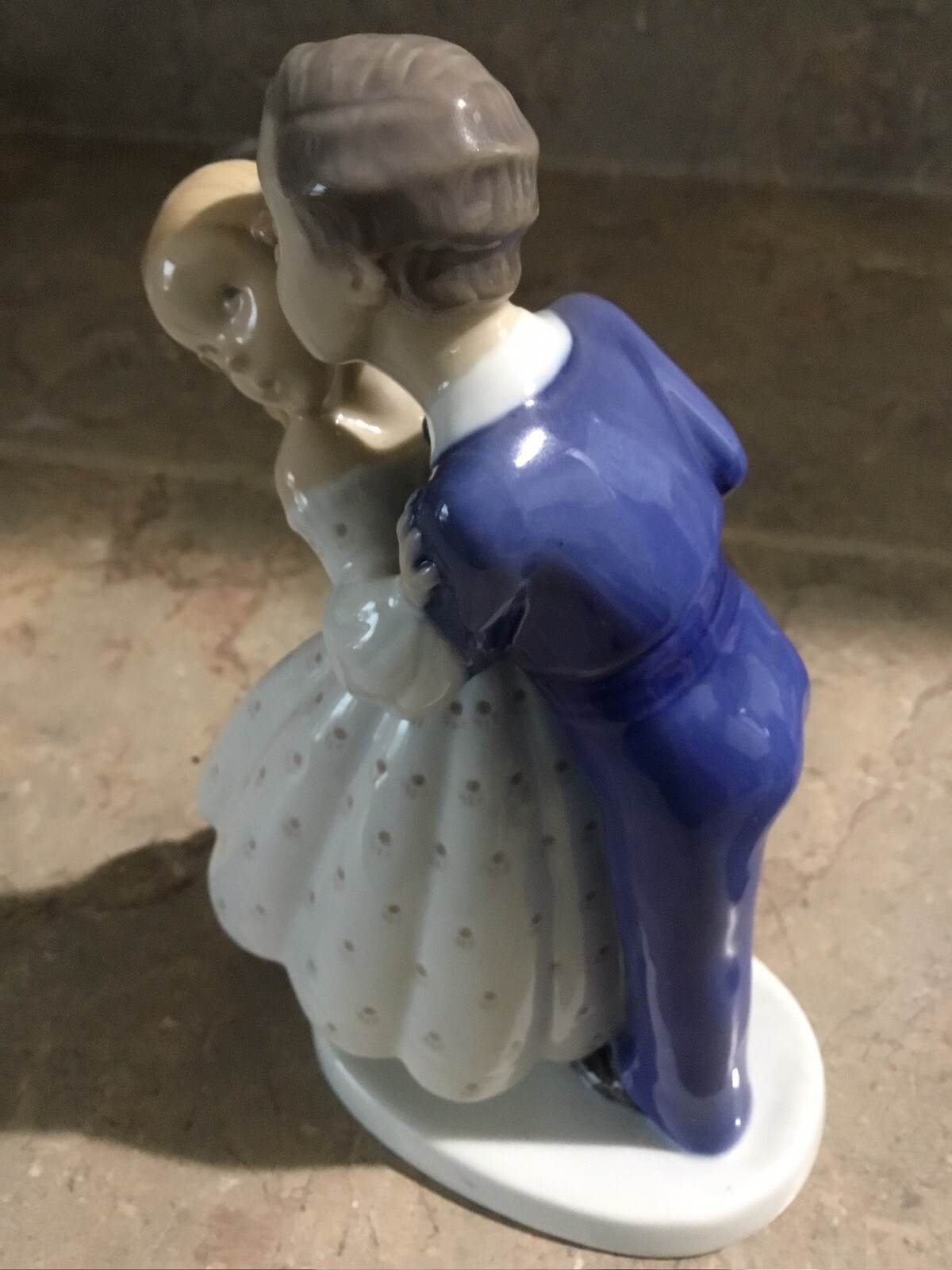 Vintage Bing & Grondahl Denmark “FIRST KISS” Boy Kissing Girl #2162 NO BOX
