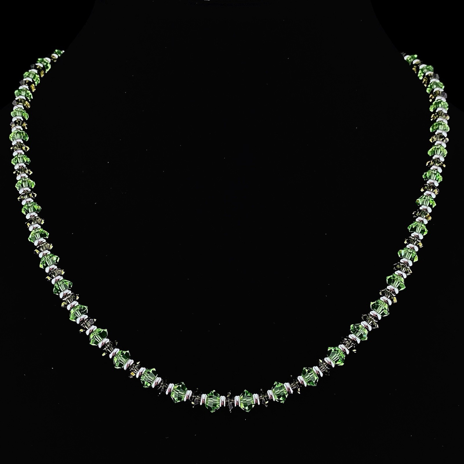 Uranium Crystal Glass Necklace With Black Diamond