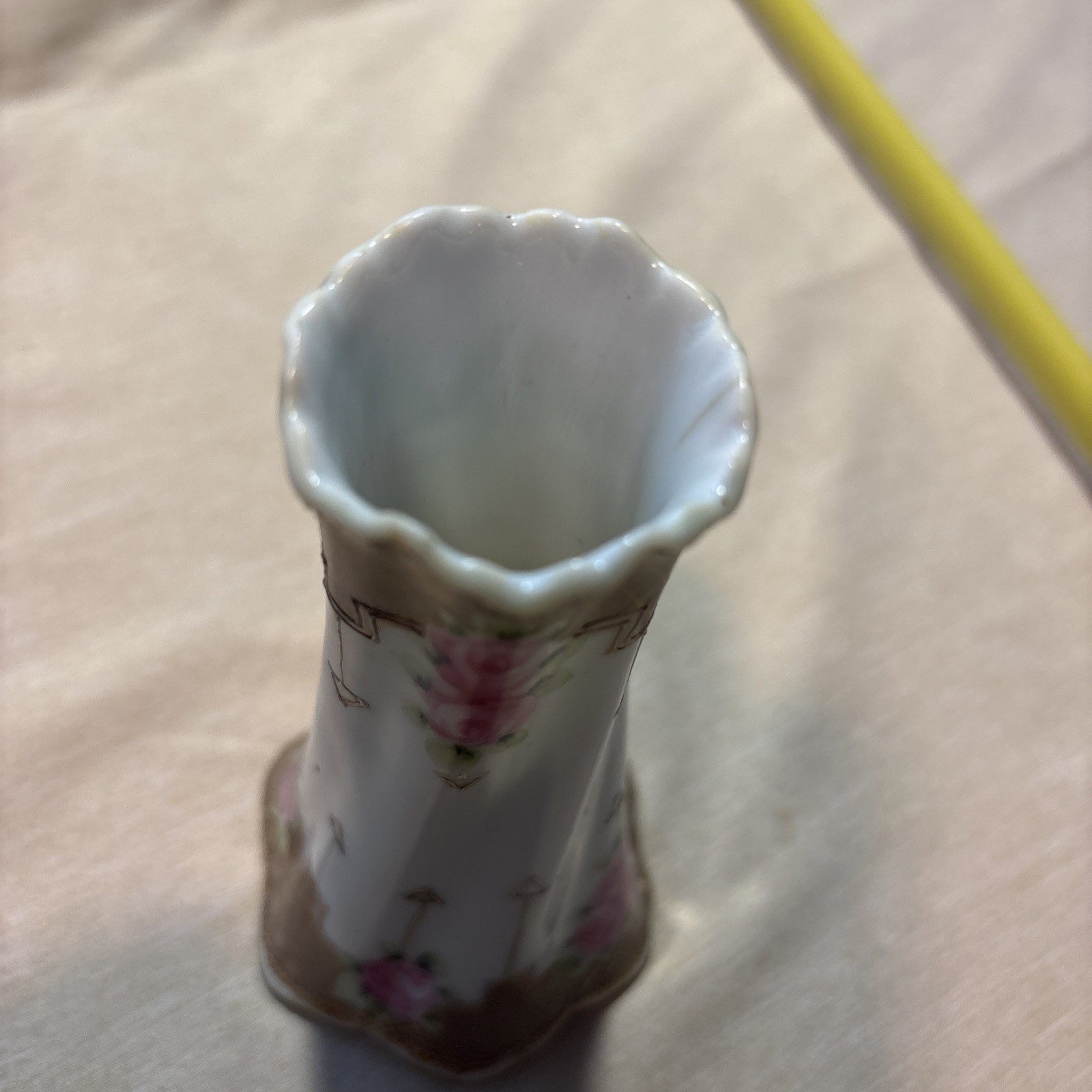 VINTAGE NIPPON HAND PAINTED BUD VASE HAT PIN HOLDER ROSES GOLDEN LACE FILAGREE..