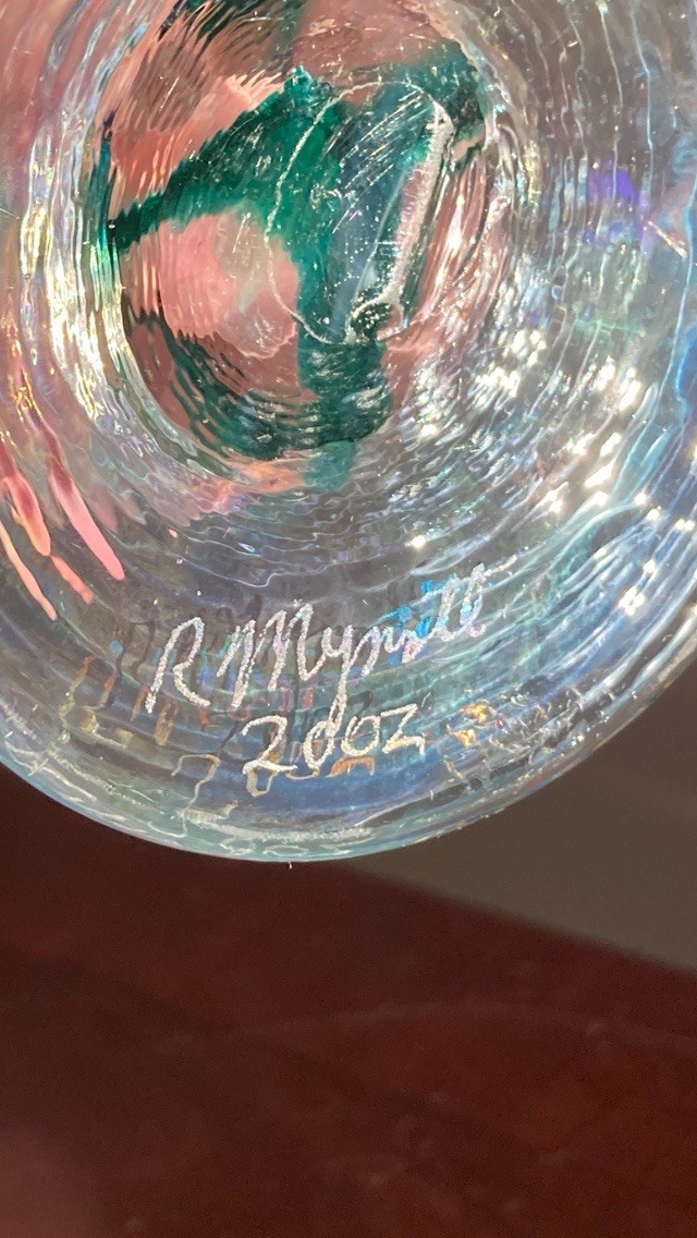 R Mynatt Aurene Pink Iridescent Footed Art Studio Glass Vase Artist Signed 2002