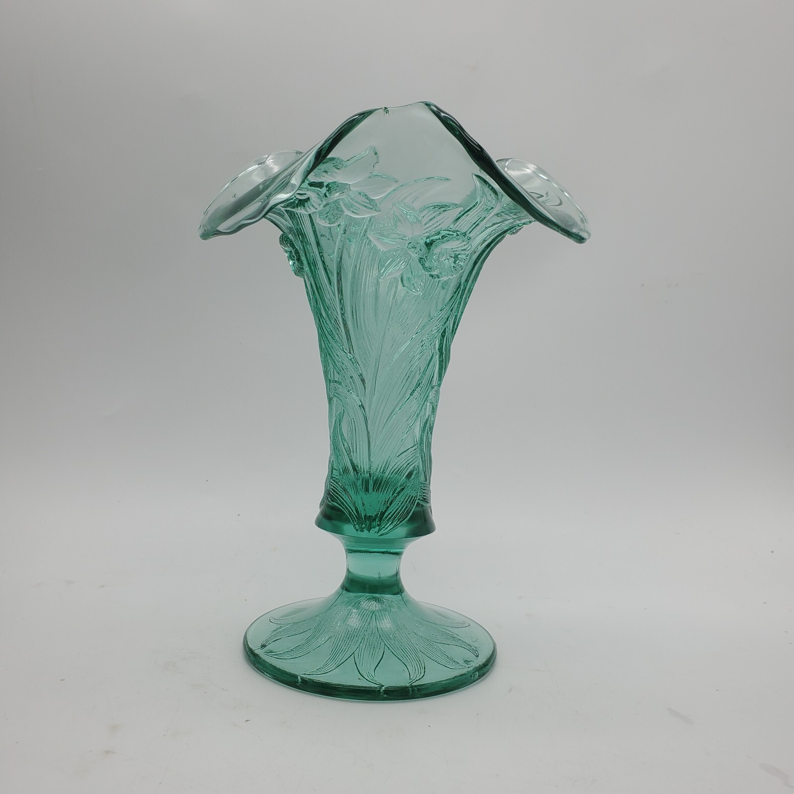 Fenton Daffodil Sea Mist Green Glass Ruffled Footed Vase 7.25″H Vintage Rare