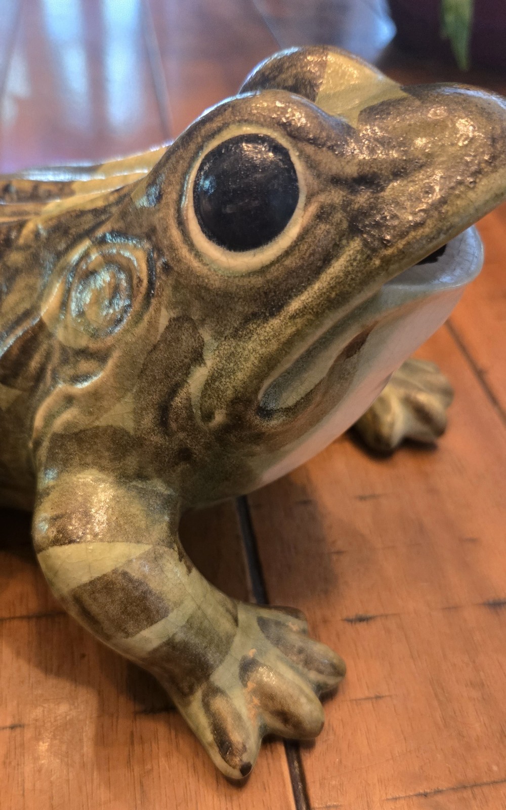 VINTAGE LARGE BRUSH McCOY POTTERY HAND PAINTED GARDEN FROG