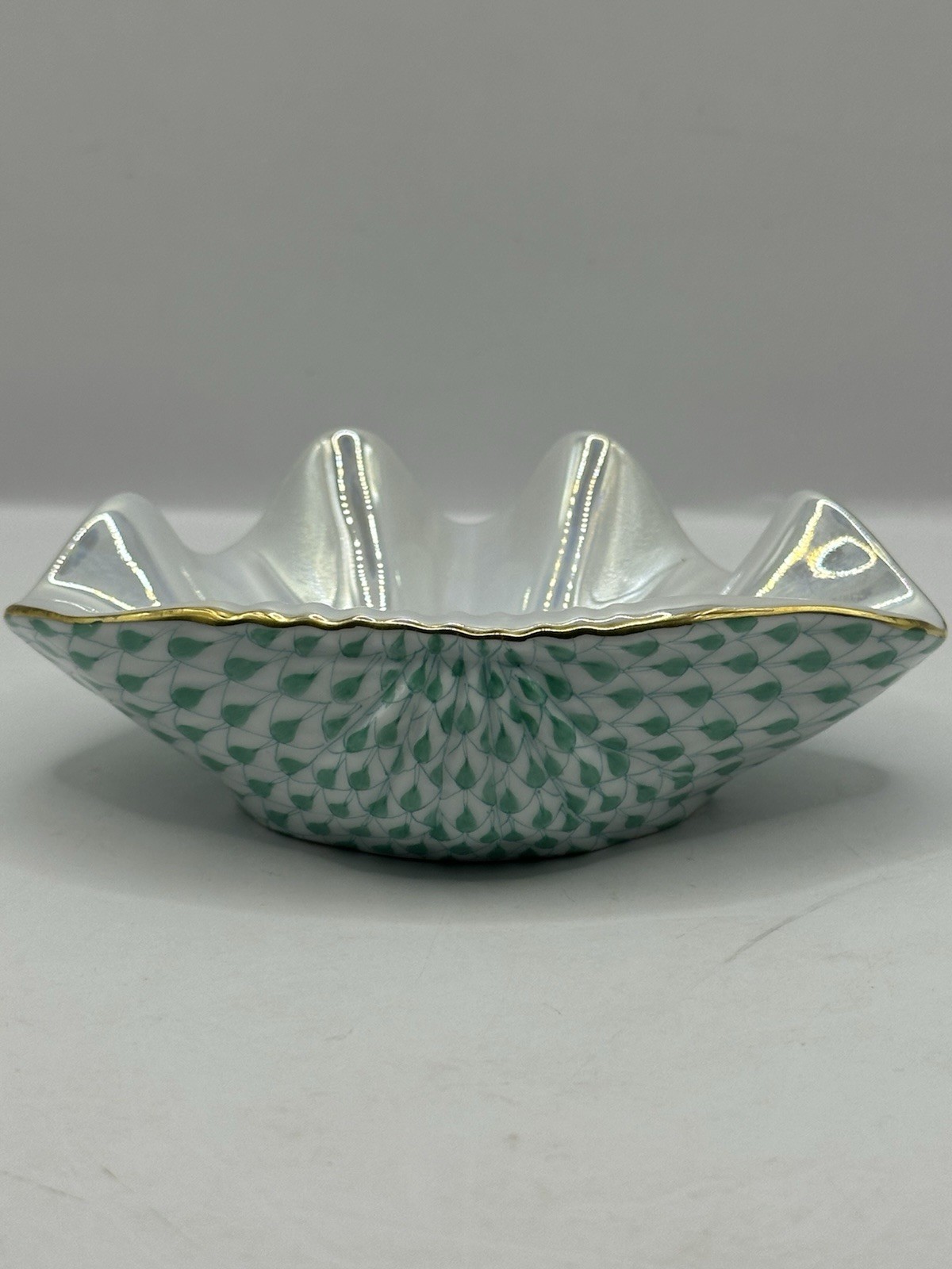 Herend Figurine Oyster Half Shell -Green Fishnet 5248 SVHV