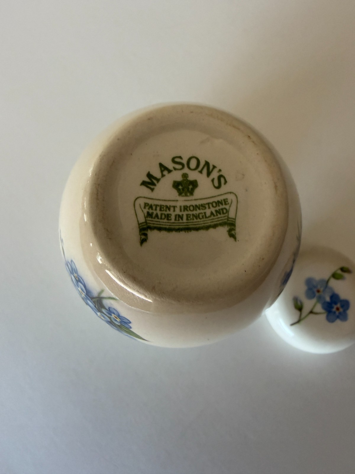VINTAGE MASON’S IRONSTONE Lided Urn/Jar, 2 inches, Flower Motif