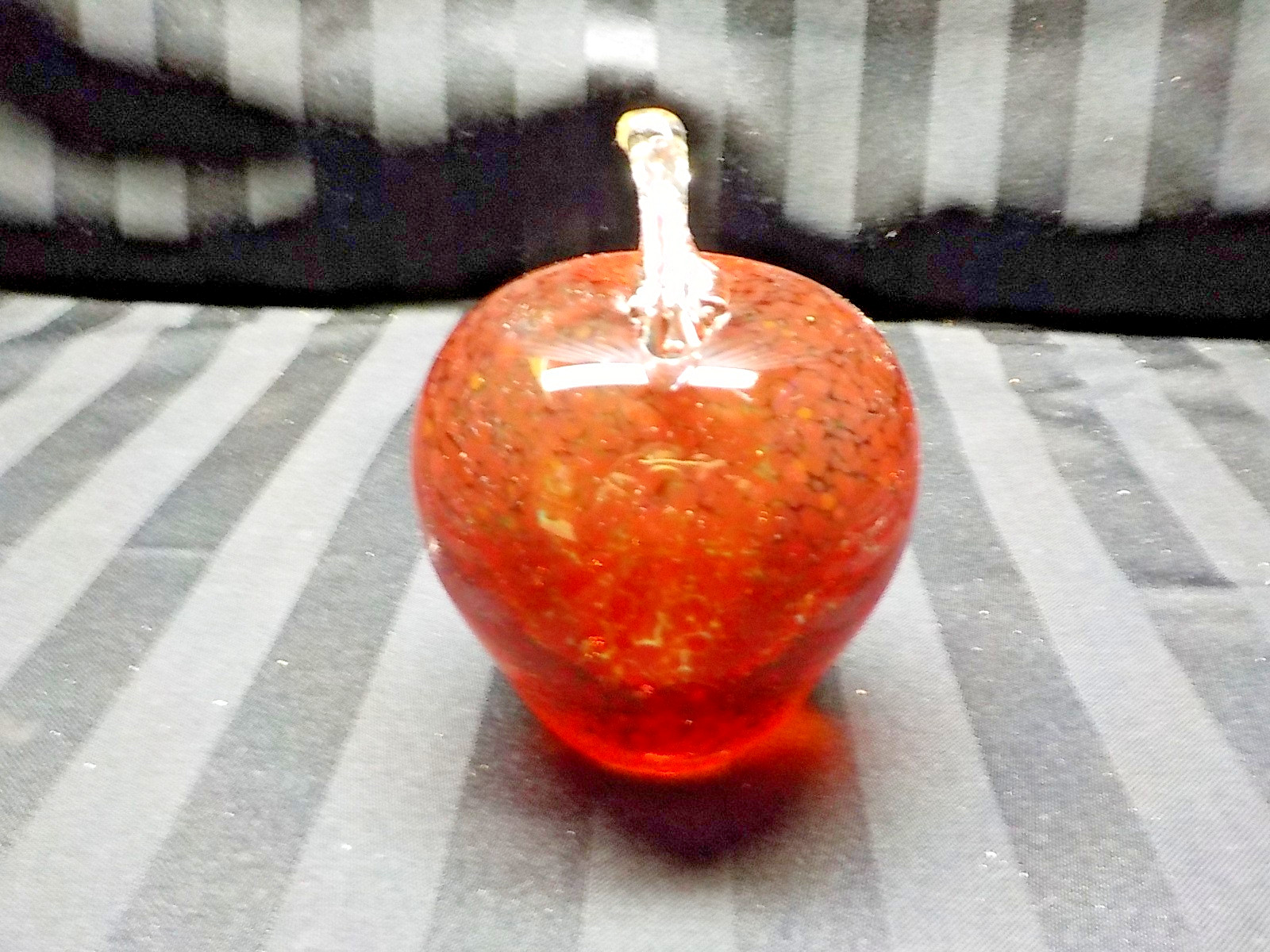 Vintage Heavy Pier 1 ‘Teacher Appreciation’ Glass Apple Paper Weight Mexico 1986