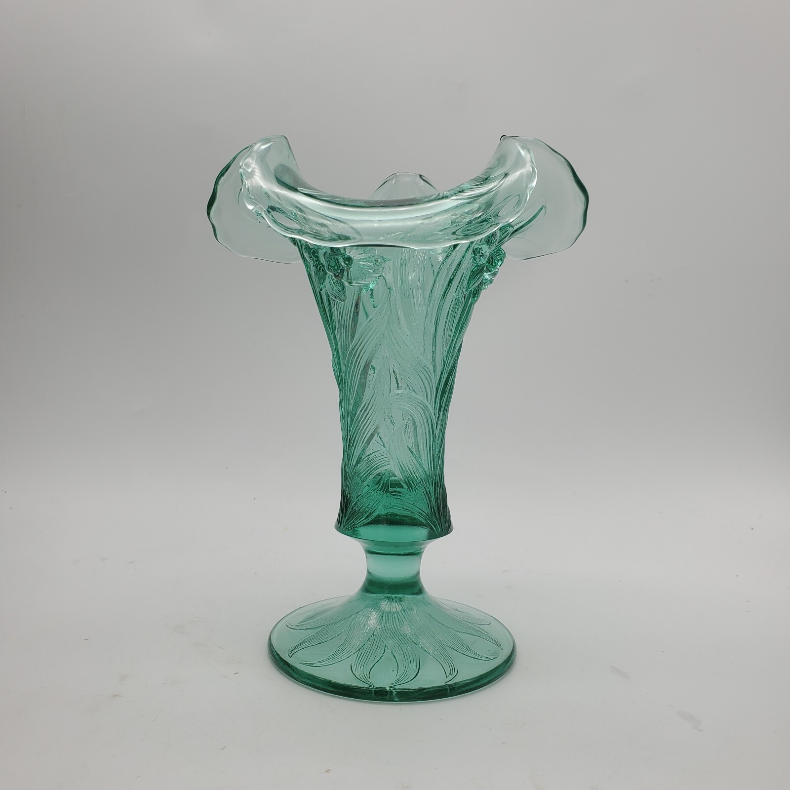 Fenton Daffodil Sea Mist Green Glass Ruffled Footed Vase 7.25″H Vintage Rare