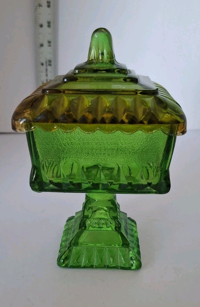 Vintage Jeanette Green Art Glass Pedestal Wedding Cake Box Candy Dish W/Lid 6.5