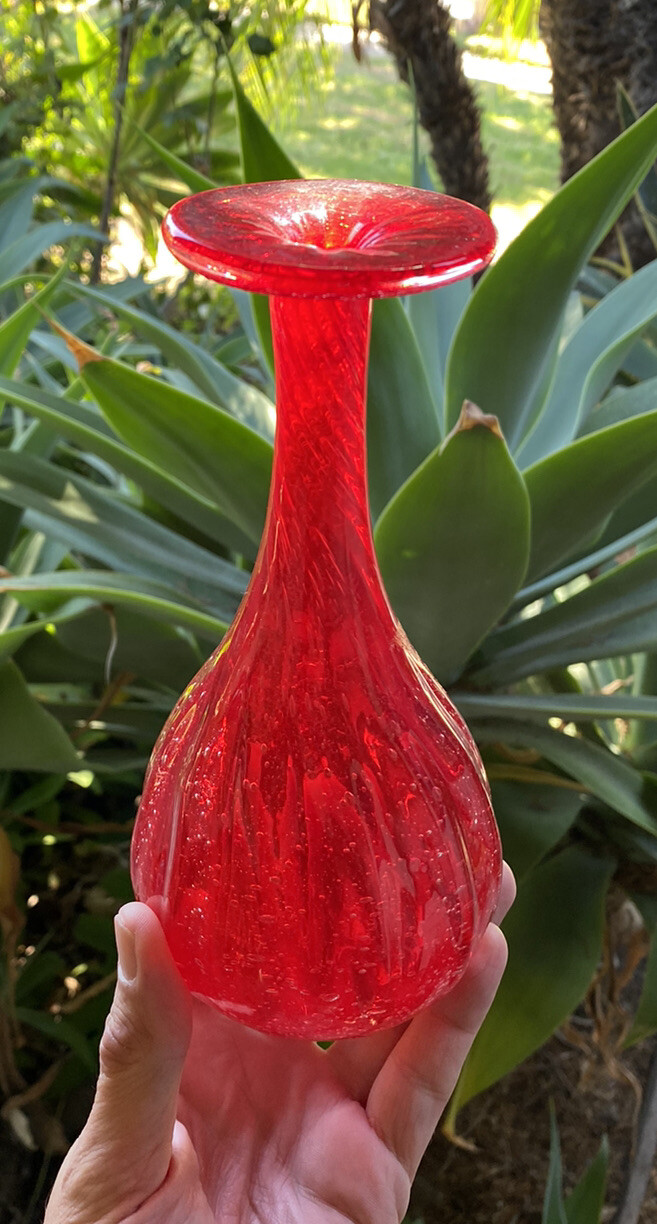 Vtg James McInroe Flame Red Art Glass Twisted Vase w Bubbles/Flat Top 7-7/8in T