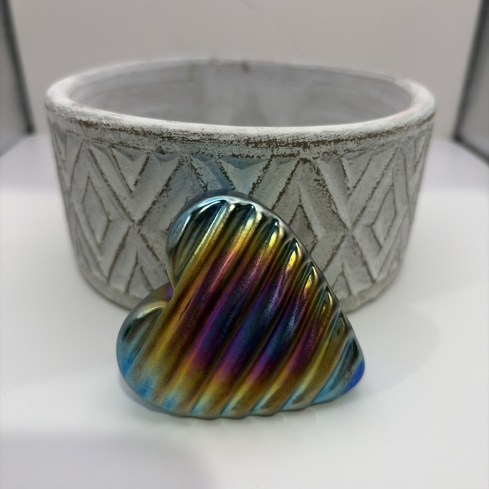 RHAG Robert Held Art Glass Heart Paperweight Iridescent Signed Ribbed Ridges