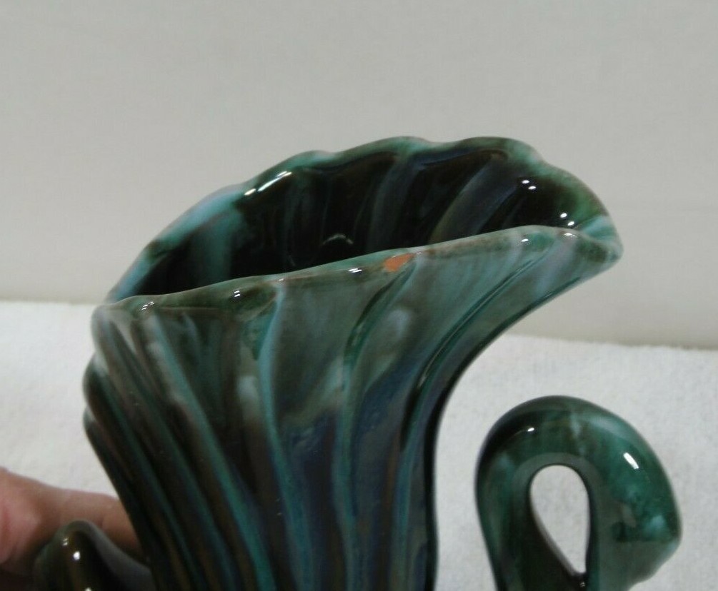 BEAUTIFUL VINTAGE 1960’S SMALL DARK GREEN SWAN VASE MID CENTURY DECOR U.S.A.MADE