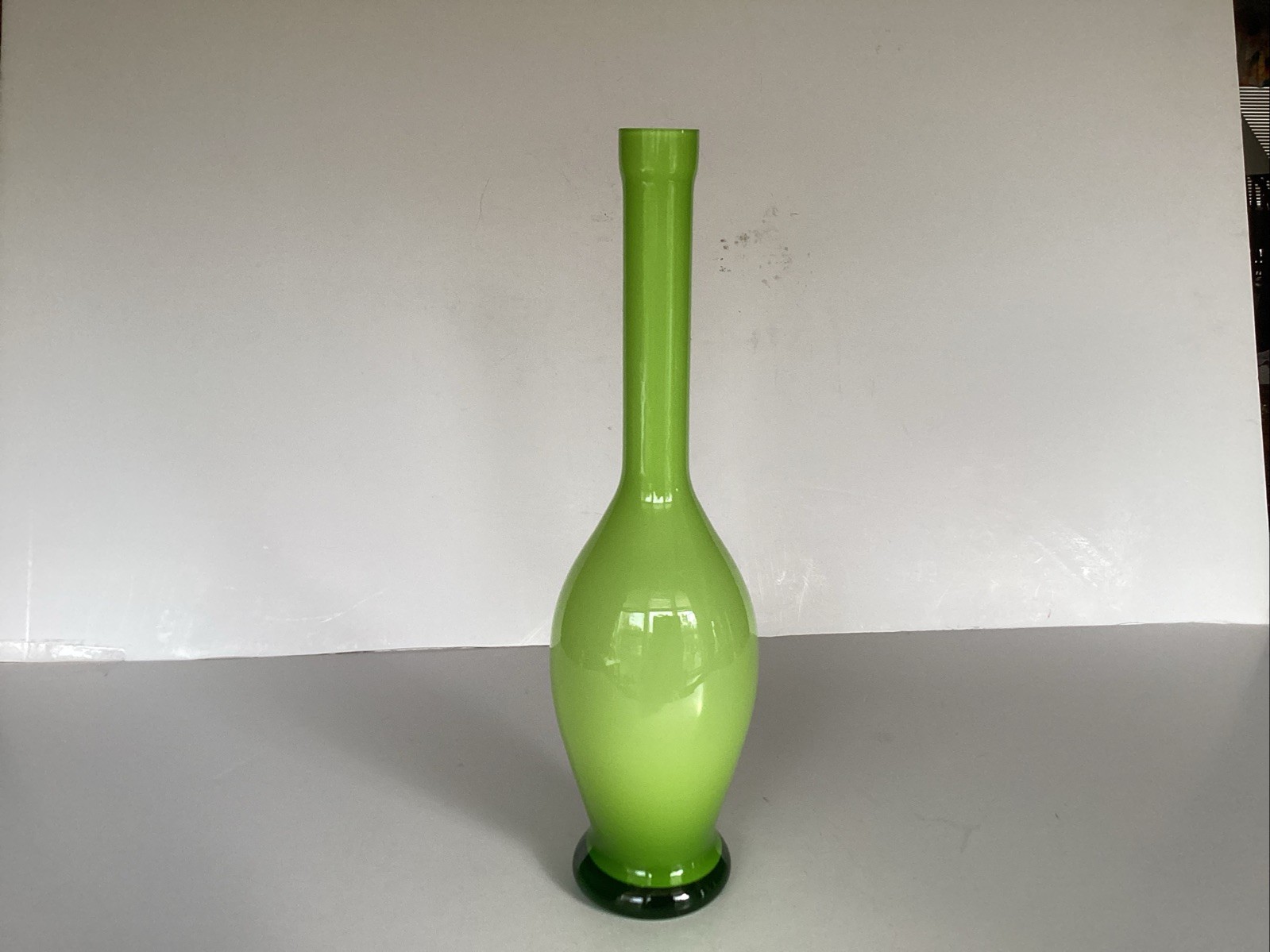 LOVELY LEONARDO ART GLASS GREEN VASE 12” Tall Empoli Cased