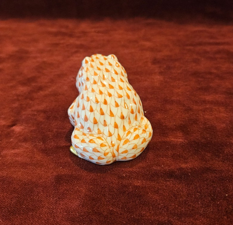 Herend Hungary Fishnet Sitting Frog Figurine Red Rust Gold Accents