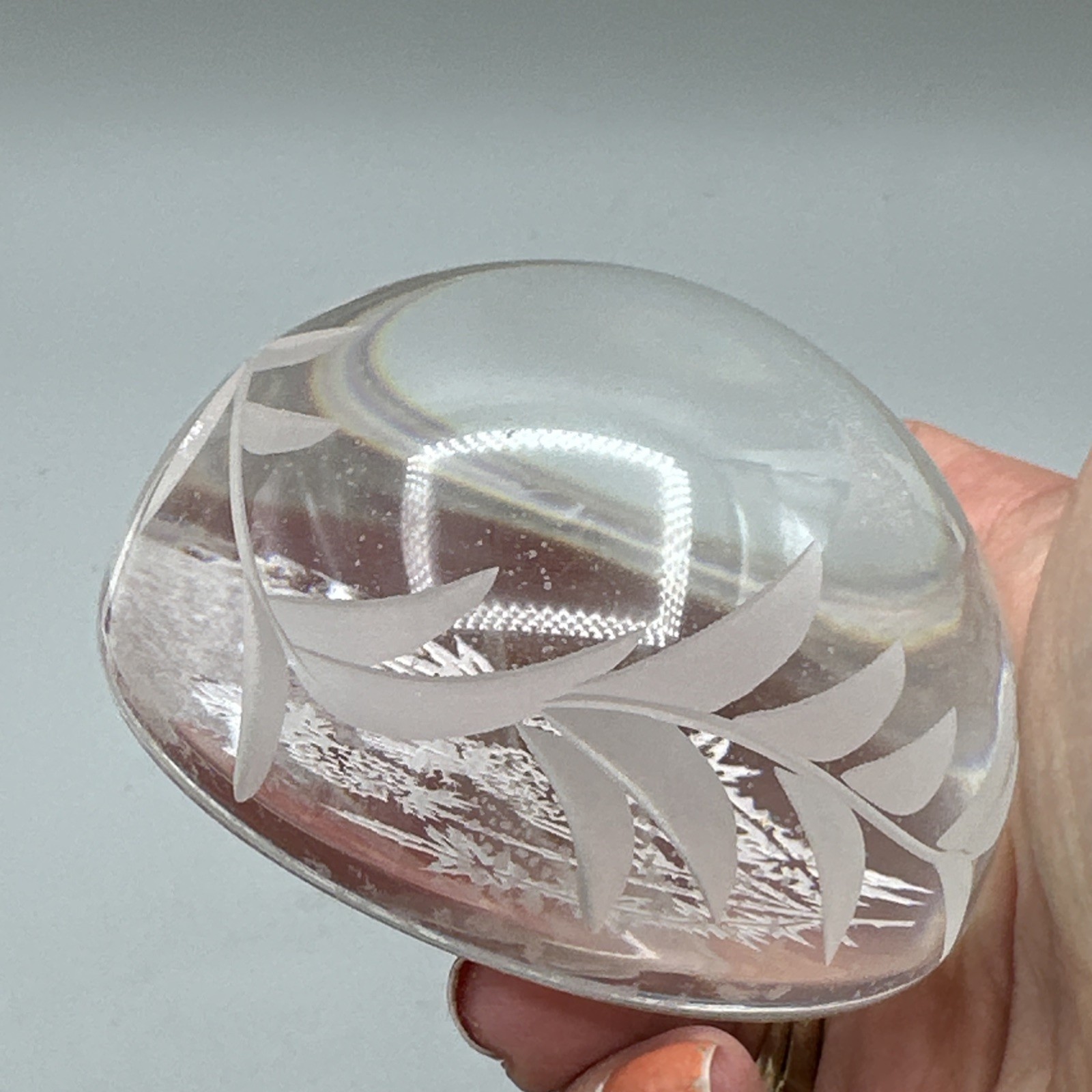 VINTAGE EDINBURGH CRYSTAL THISTLE ROUND PAPER WEIGHT ETCHED LEAF DESIGN