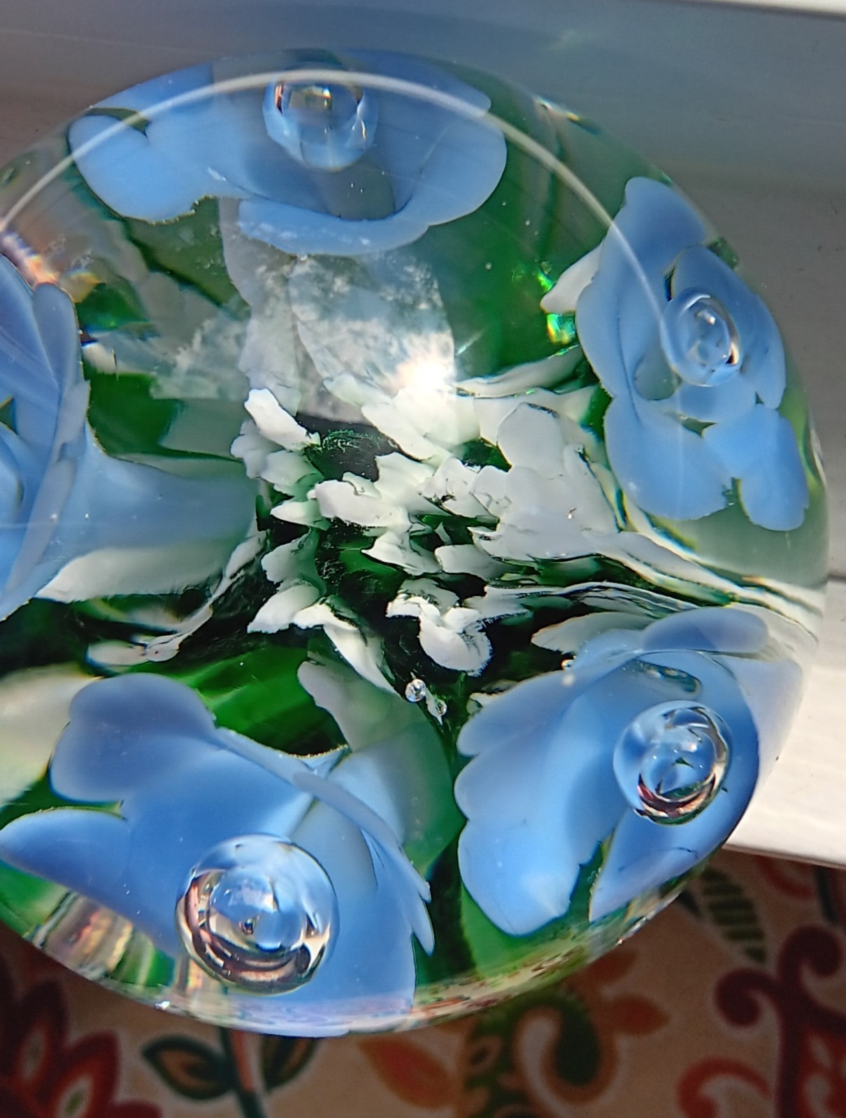 St. Clair – Blue Trumpet Flowers Art Glass Paperweight 1978 Controlled Bubbles