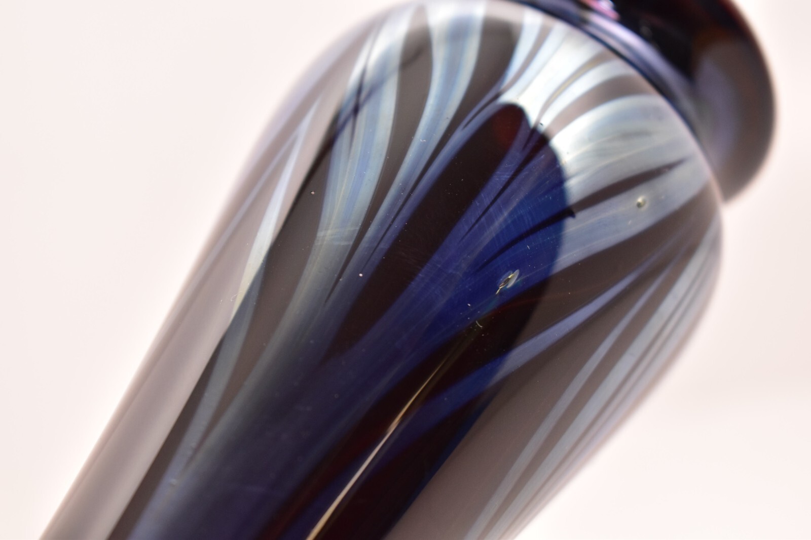 Signed 8 5/8″ Studio Art Glass Pulled Feather Iridescent Vase CGS California