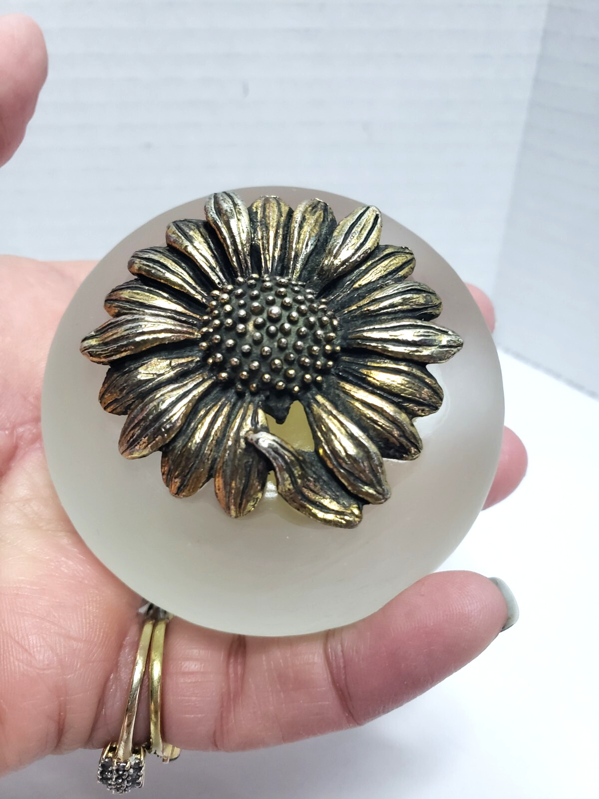 Vintage 1978 George Good Corp. Frosted Glass Sunflower Paperweight 2.75″ Dia