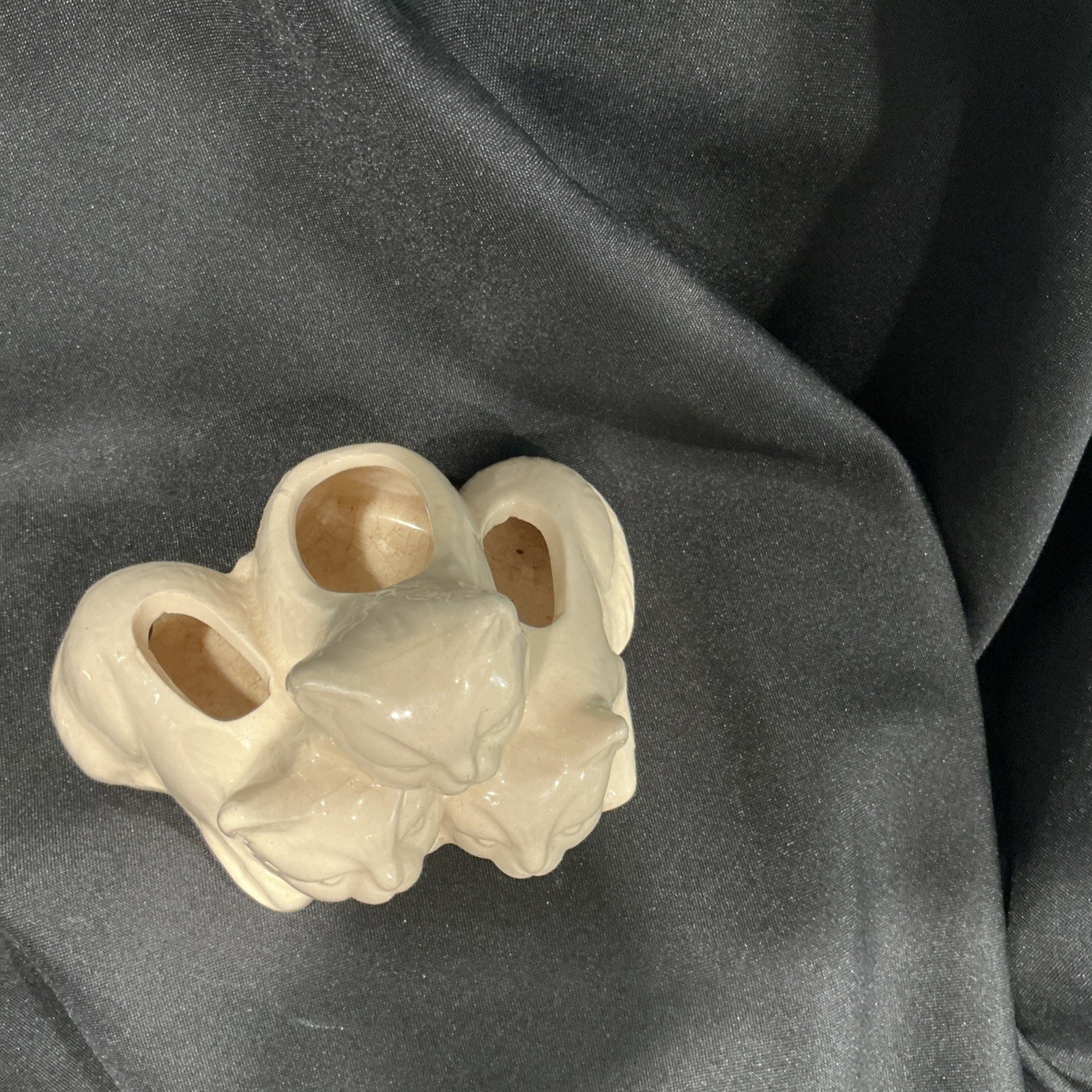 Vintage Unbranded Beige/Ivory Kittens Cats Planter 6x5x4 Age Crazing
