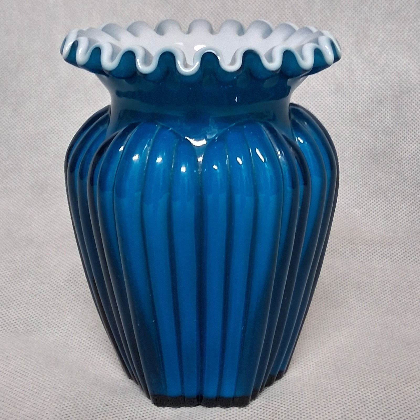 Fenton Jamestown Ribbed Overlay Teal Blue White Vase 5″ Tall Crimped Lip
