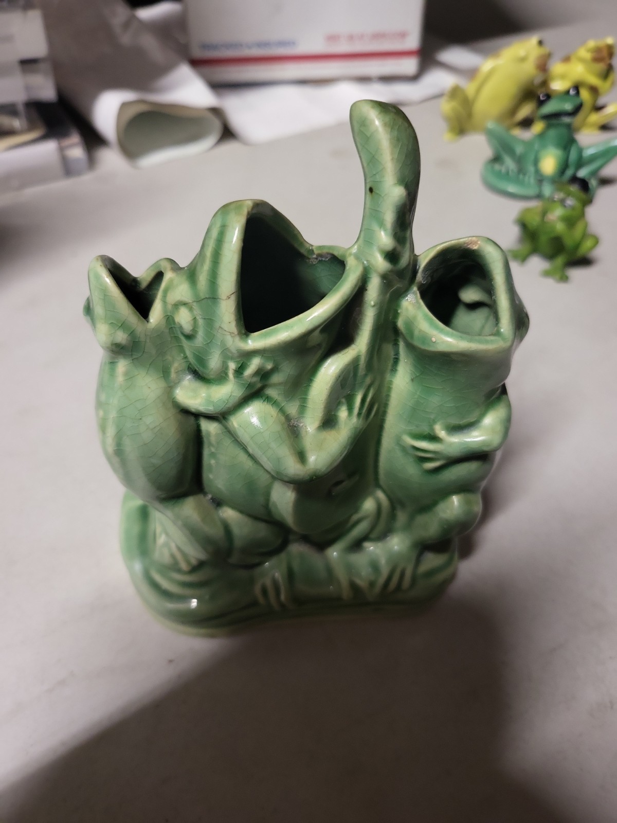 Vintage – Green Pottery 3 Three Singing & Hugging Frogs Vase – Made in Japan
