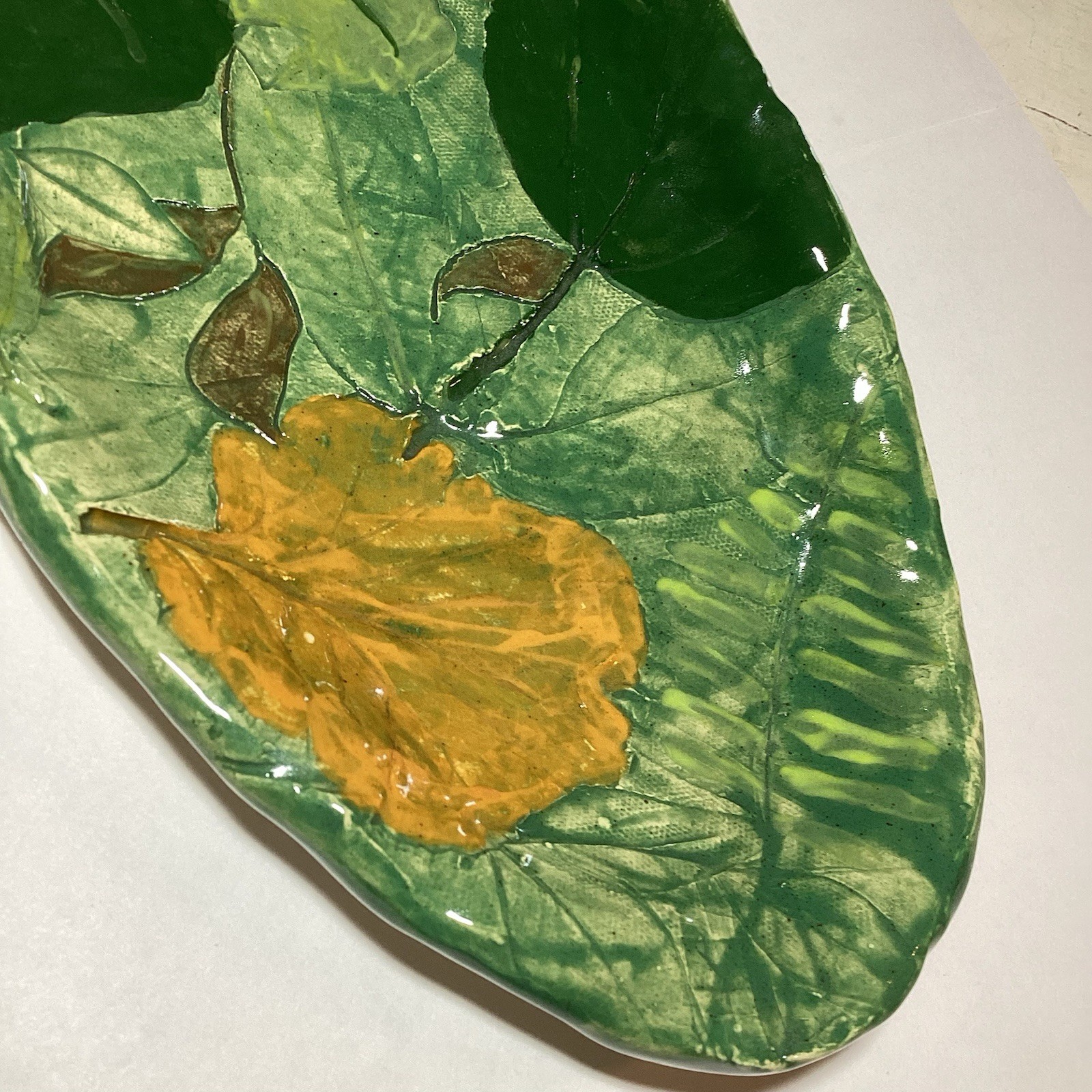 19×6.5×1″ Signed Studio Art Pottery Platter 2005 Greens Nature Leaves Low Relief