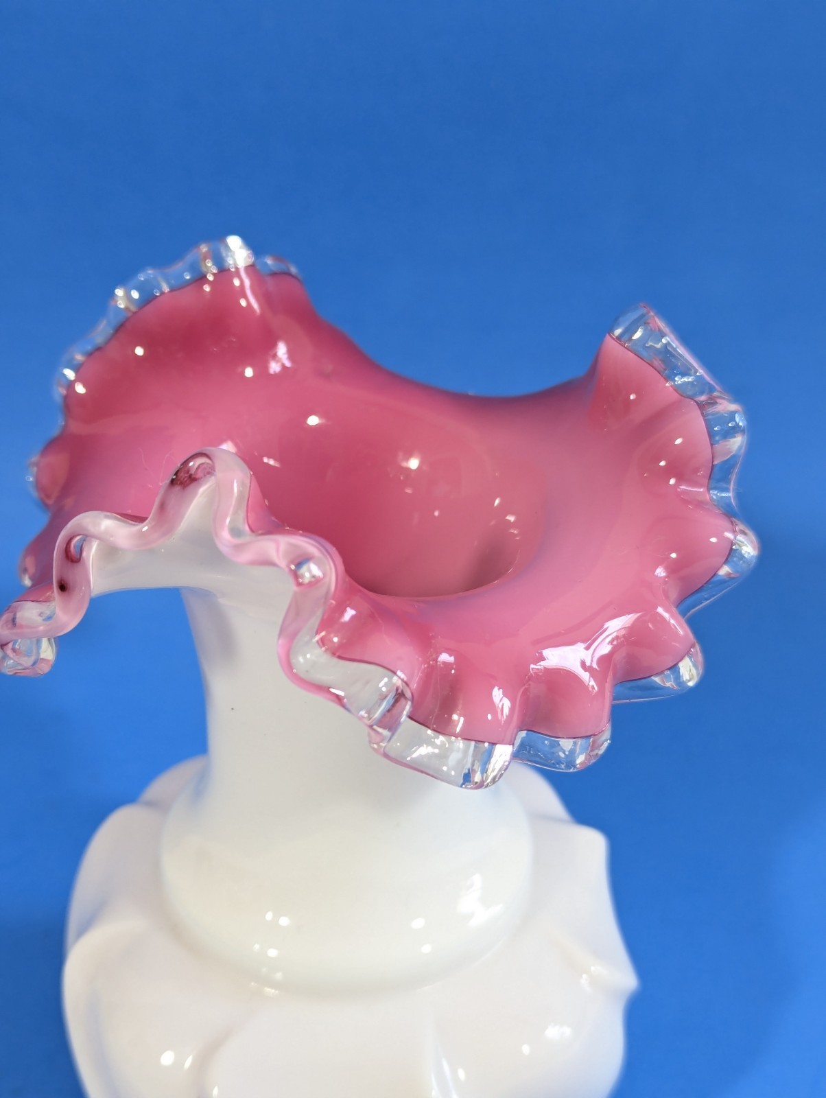 Vintage FENTON Peach Crest Glass Swirl Vase Ruffled Rim Pink White