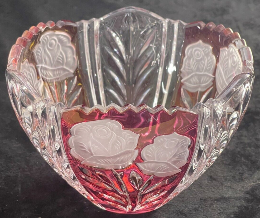 Anna Hutte Bleikristall 24% Lead Crystal Scalloped Ruby Roses Flash Bowl 5.75″