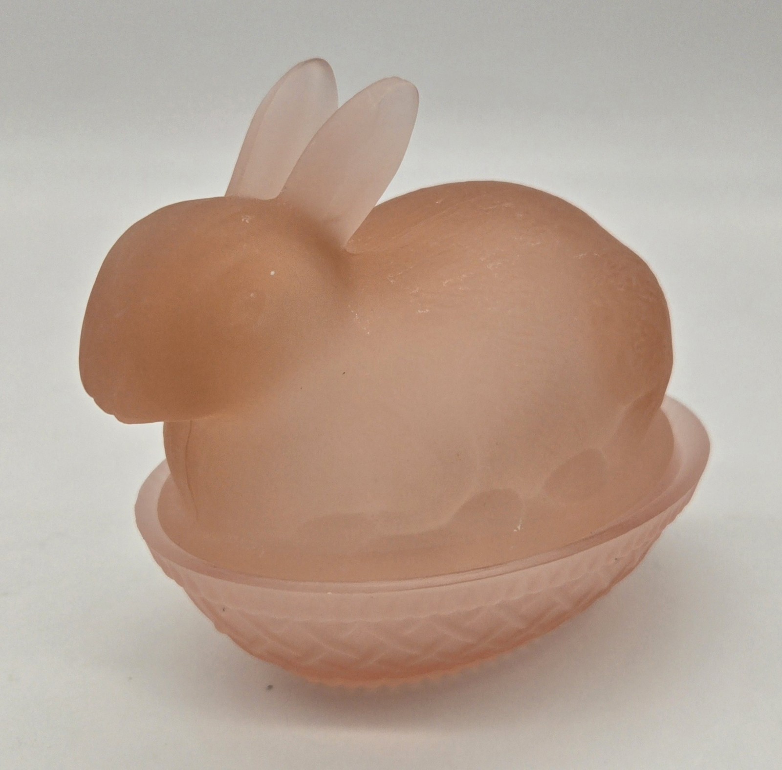 ALIG Imperial Glass Pink Satin Glass Bunny/Rabbit On Nest/Basket Covered Dish
