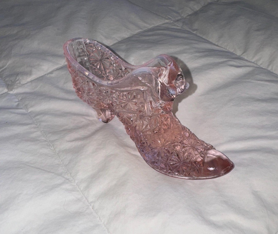 *Vintage Rose Pink Fenton Daisy And Button Slipper