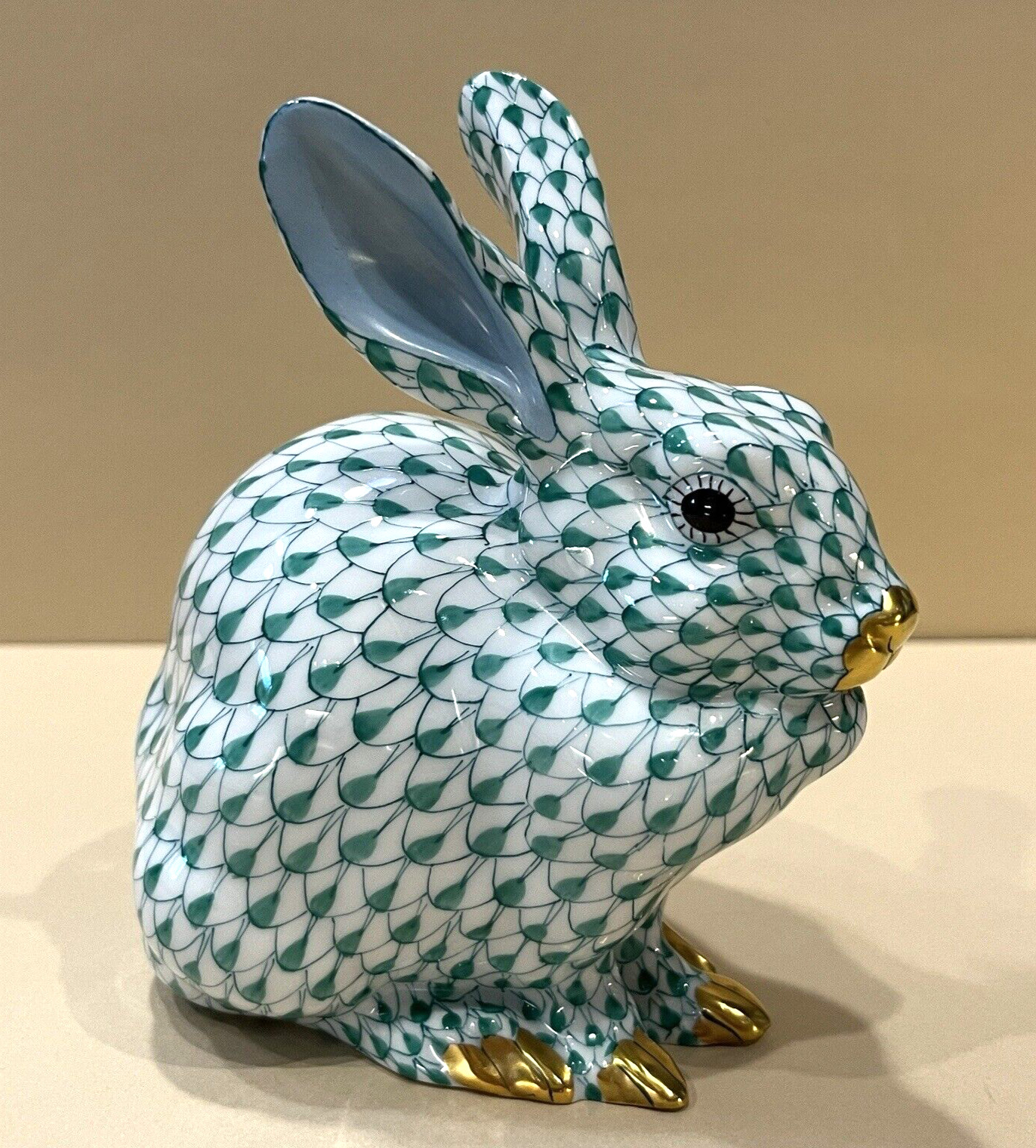 Herend Figurine – Bunny / Rabbit Sitting 15305 – Green Fishnet ($695 New)