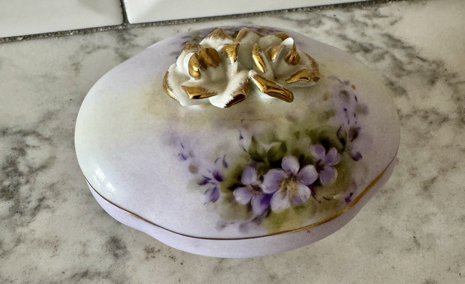Vintage Porcelain Purple Hydrangea Porcelain Trinket Jewelry Box 24k Gold Trim