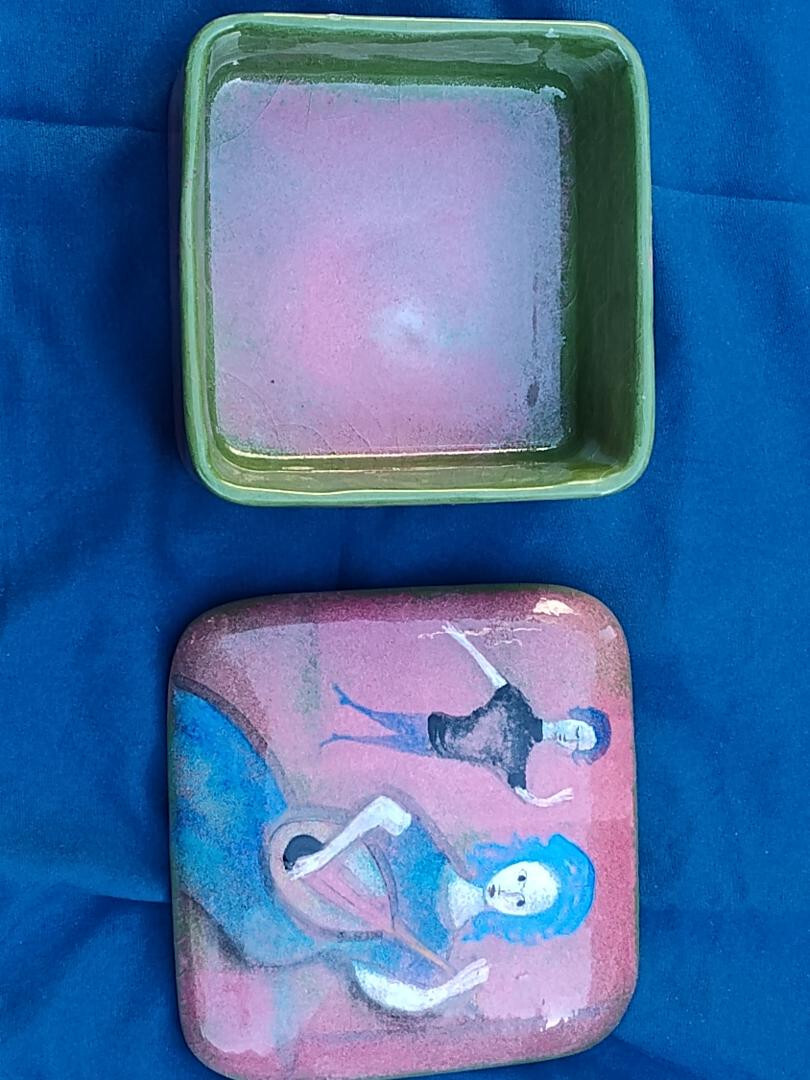 POLIA PILLIN TRINKET BOX WITH LID, SIGNED. LADY PLAYING LUTE WITH DANCER