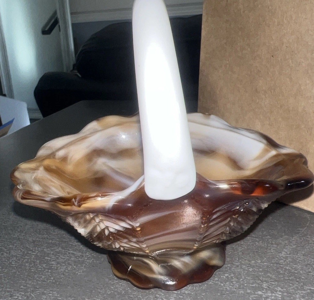 Imperial Caramel Slag “End Of Day” #156 4 1/2″ Basket With Original Tag Carmel