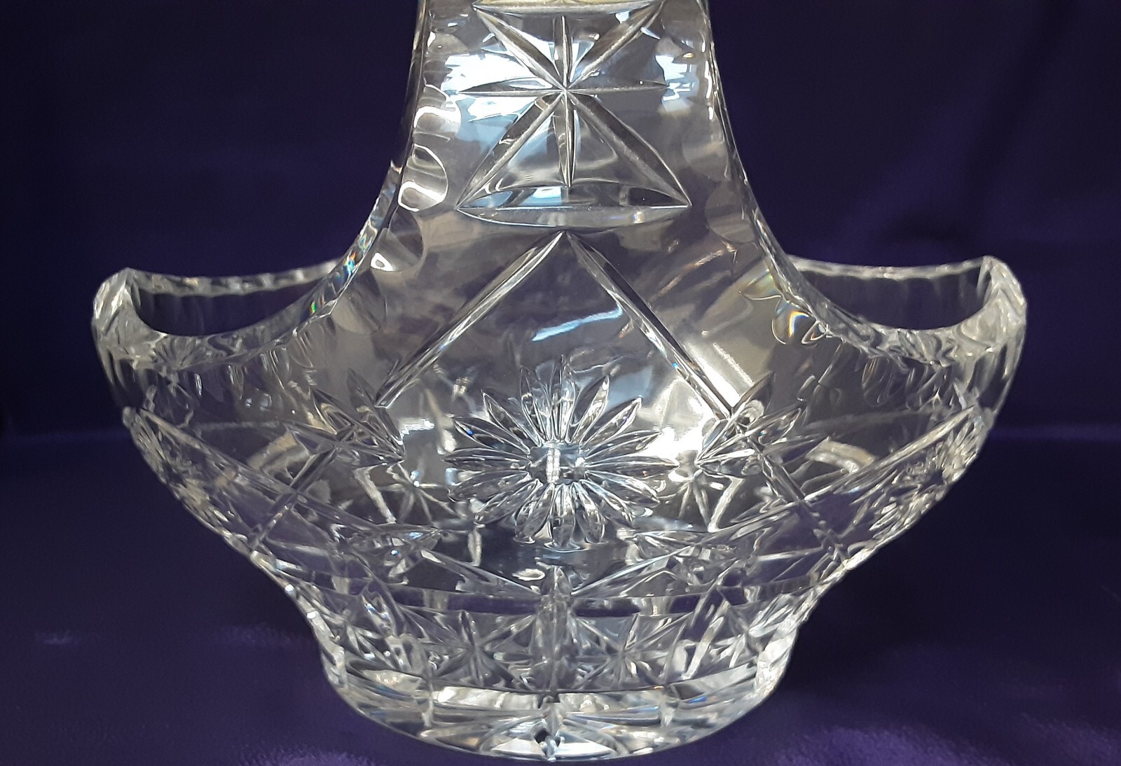 EDINBURGH INTERNATIONAL – “FLORAL” – Glass Basket – Boxed – 8″ (20.3 cm)