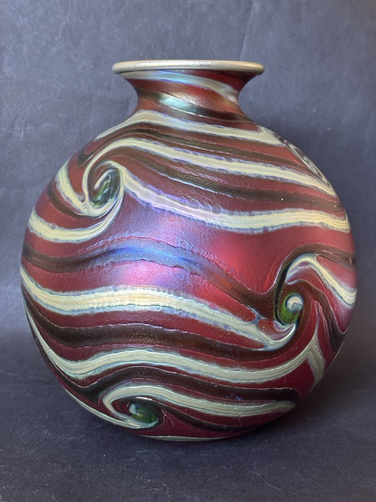 Rare Iridescent Charles Lotton 1989 King Tut Vase