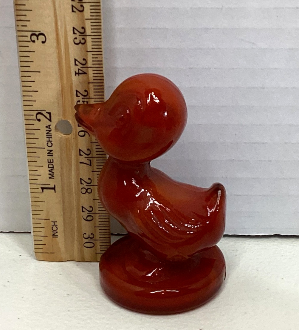 Vintage Boyd Art Glass Debbie Duck Figurine Tomato Slag Cadmium Glow 2.5” Tall