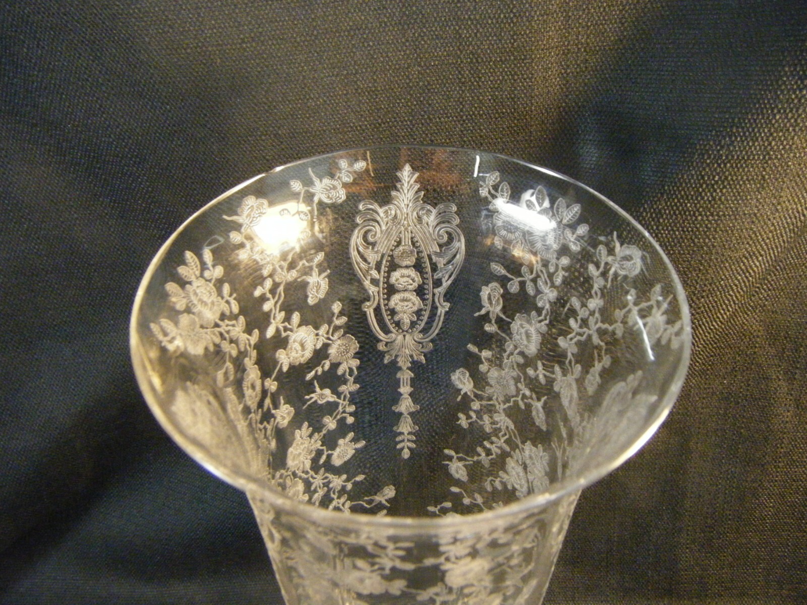 😊 VINTAGE CAMBRIDGE ROSE POINT ETCHED FOOTED FLARED CRYSTAL VASE ST135 3PT8