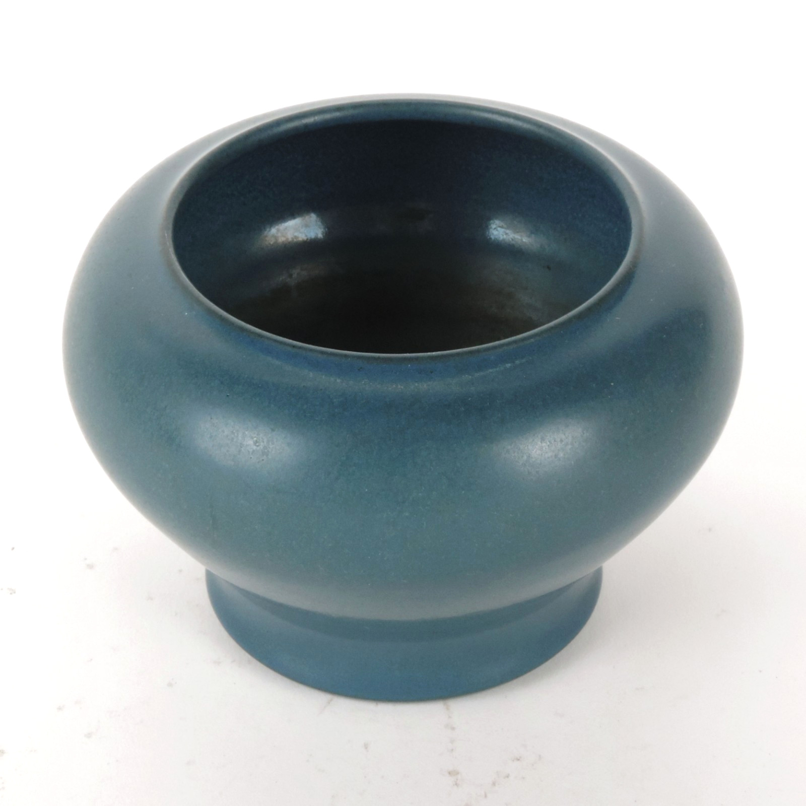 Marblehead Pottery matte blue 5 3/8″ dia squat baluster vase arts & crafts