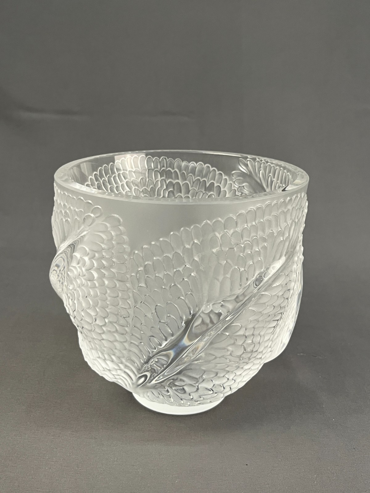 Lalique France Crystal ANDROMEDA 6″ Vase, Feathered Clear & Frosted