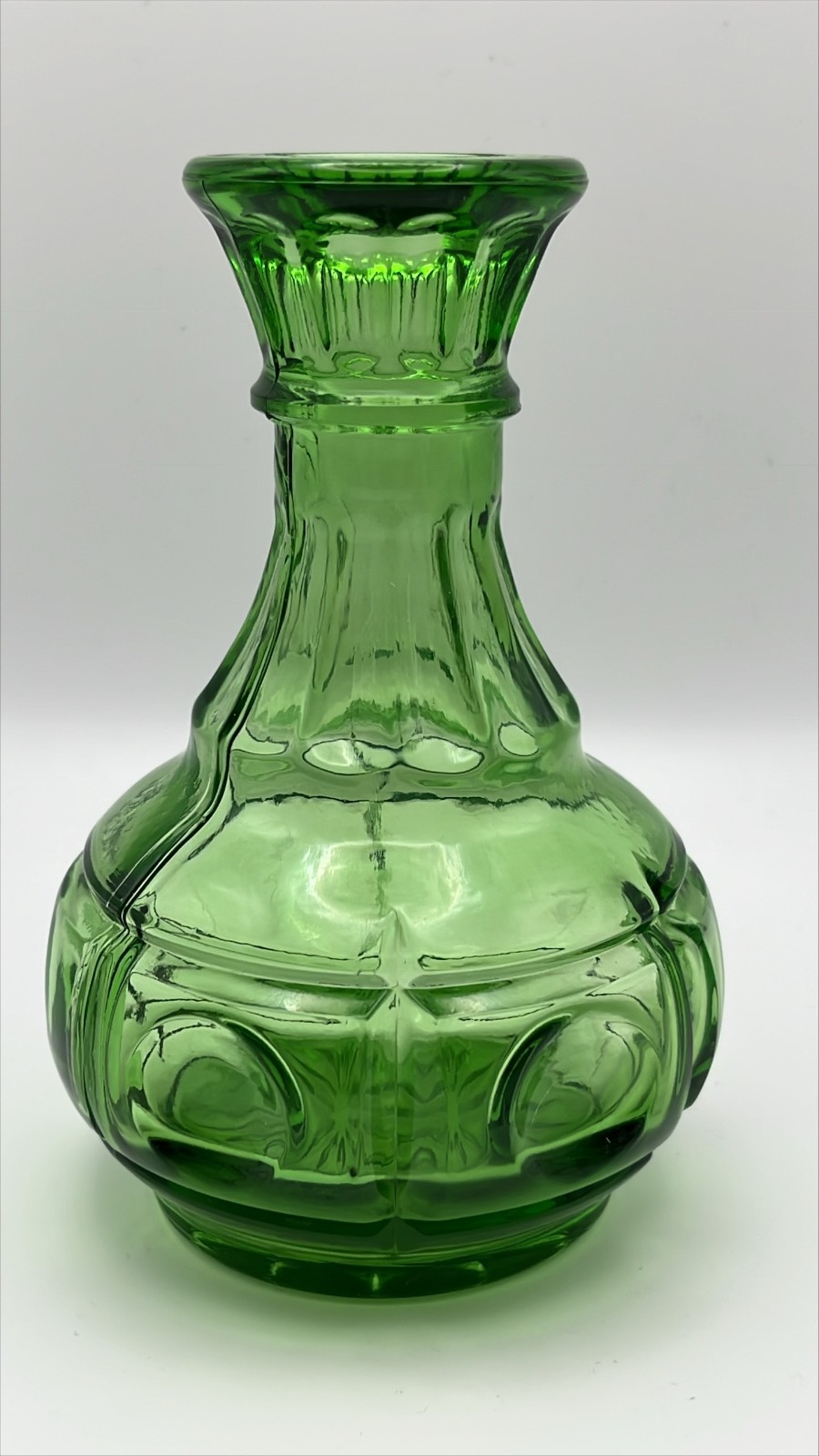 Vintage Wheaton Emerald Green Glass bottle bud vase Bullseye Pattern 5.5″ EUC