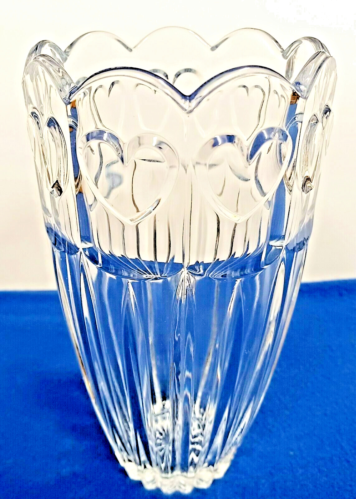 Crystal Row of Hearts Vase Clear Glass Flower Bouquet 7 1/2″ VTG 80s Decor