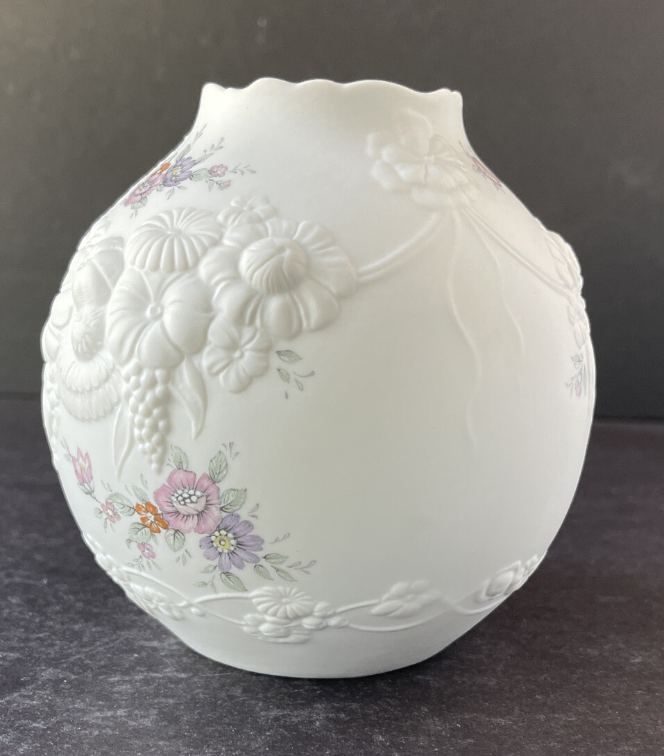 Vintage “Kaiser Germany Rosalie” Vase w/ Floral Pattern 4.5T x 4.5W M Frey 7347
