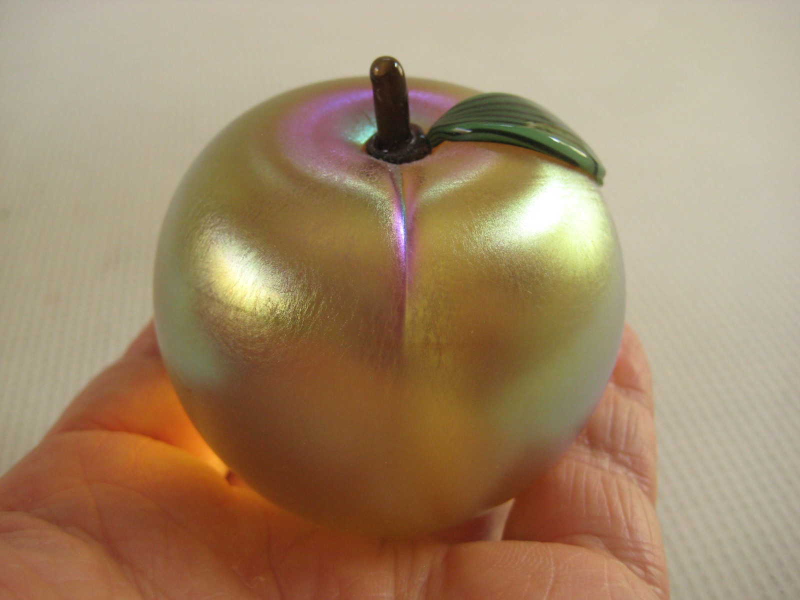 Orient & Flume – Gold Iridescent Studio Art Glass Paperweight – Apple Fruit