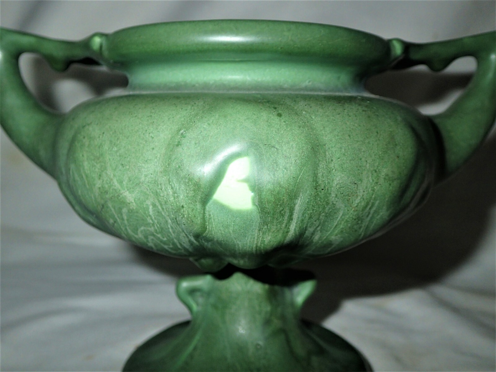 ANTIQUE HAMPSHIRE ARTS & CRAFTS POTTERY MATTE GREEN MISSION CHALICE URN VASE N.H