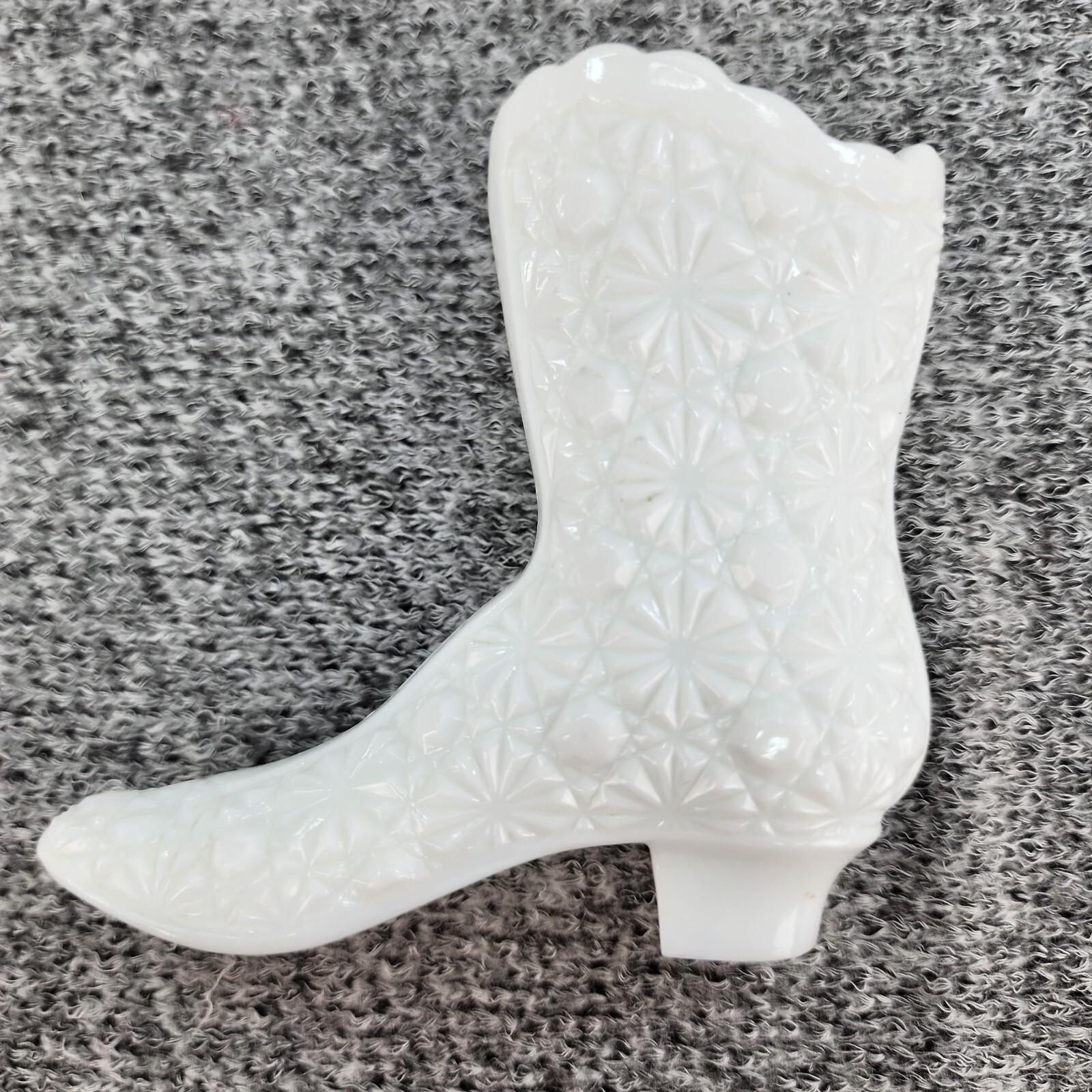 Fenton Milk Glass Boot Small 4″ Vase Figurine White Daisy Button Pattern