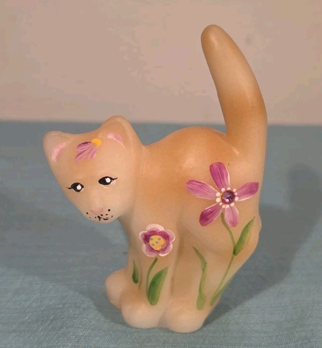 Fenton Opal Scaredy Cat By Jeanne Cutshaw (1968-74) 4.5″
