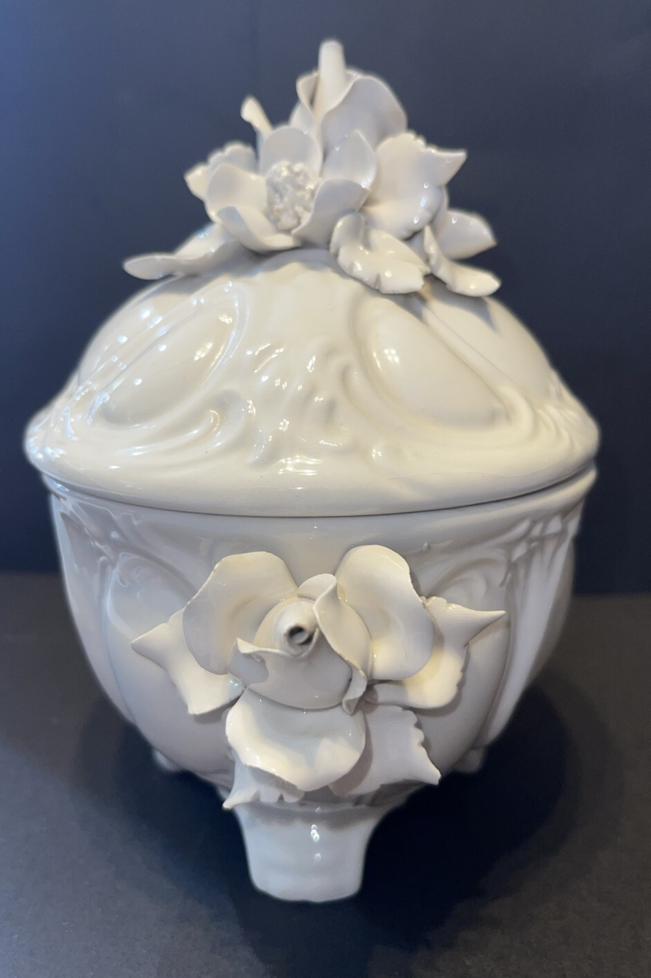 Italian Art Pottery Capodimonte Off White Floral Vintage Box Applied Flowers EUC