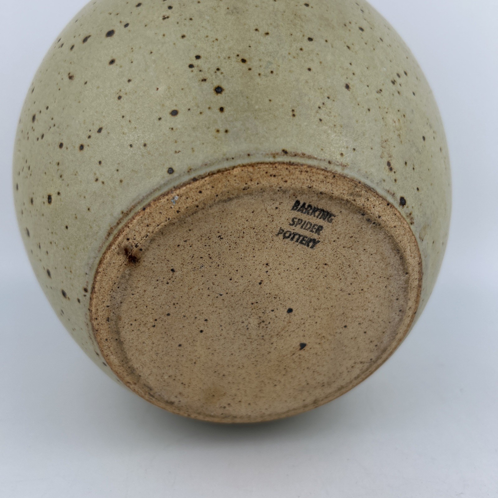 BARKING SPIDER POTTERY 7.5″ Vase Urn Speckled Blue Accent North Carolina