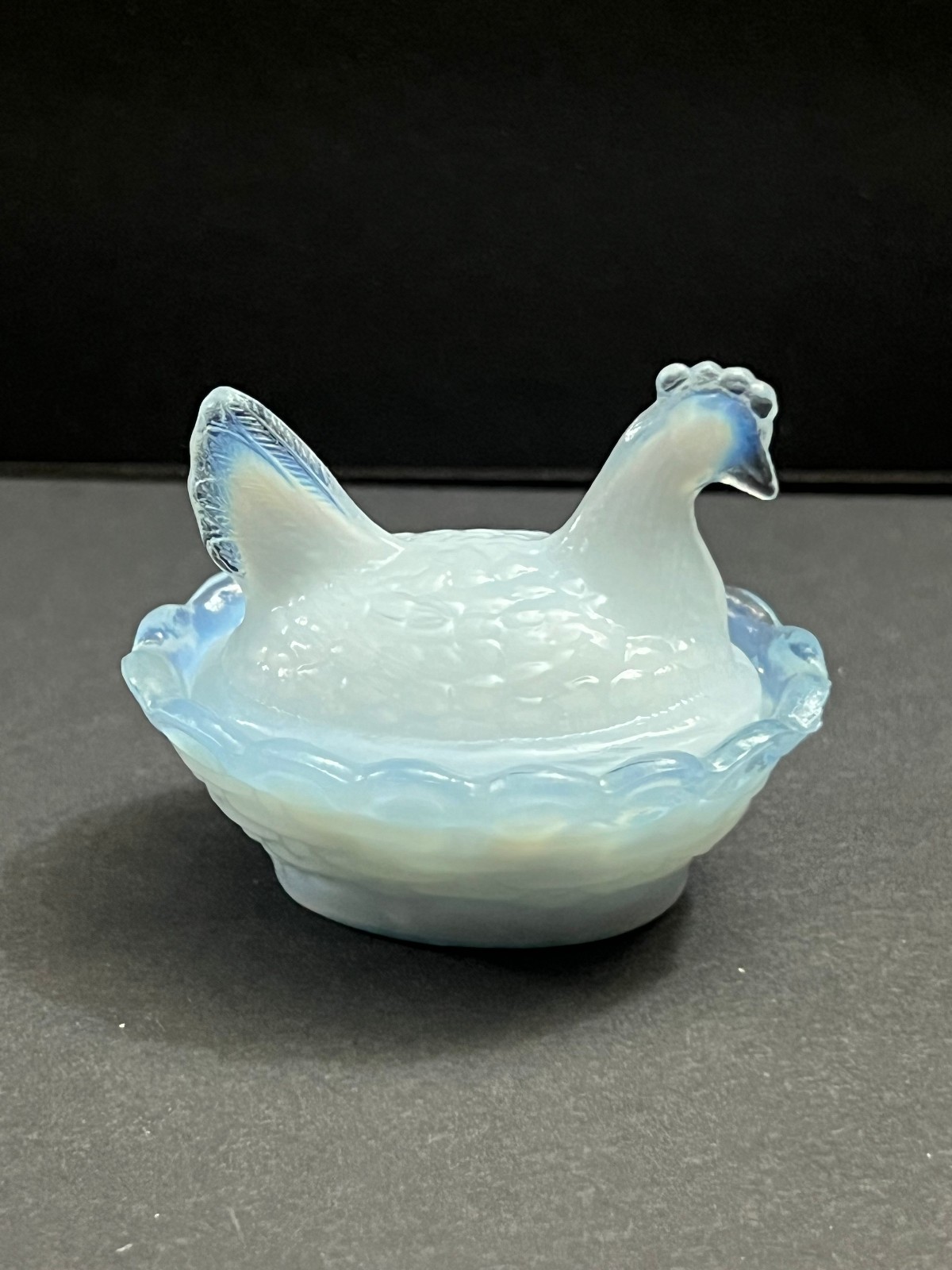 Vintage Boyd Miniature Hen On Nest Chick Chicken Art Glass Blue Olympic White A