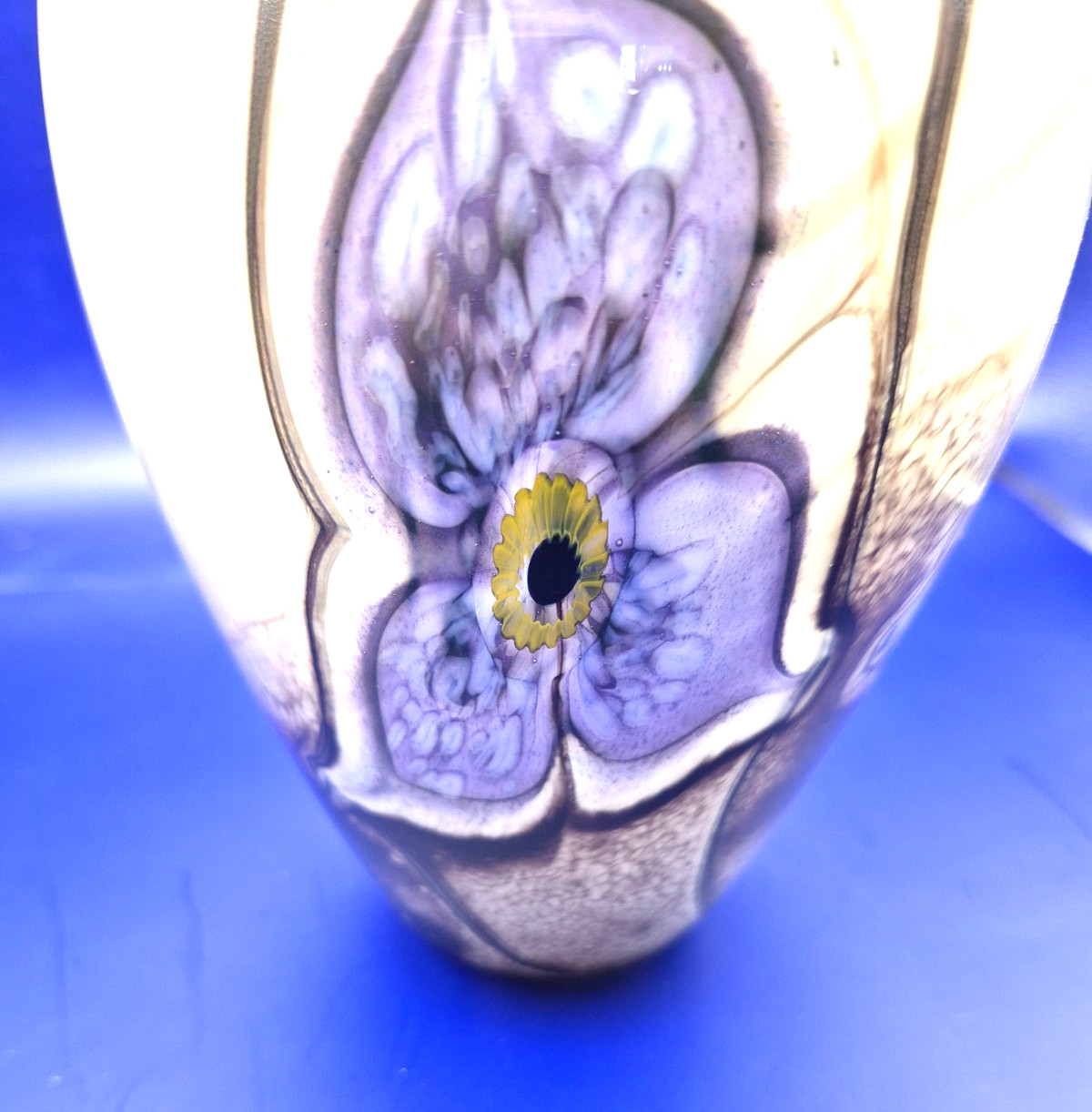 Robert Eickholt Studio Floral Art Glass Vase 7″ Tall 2004 Purple Brown VCLTI